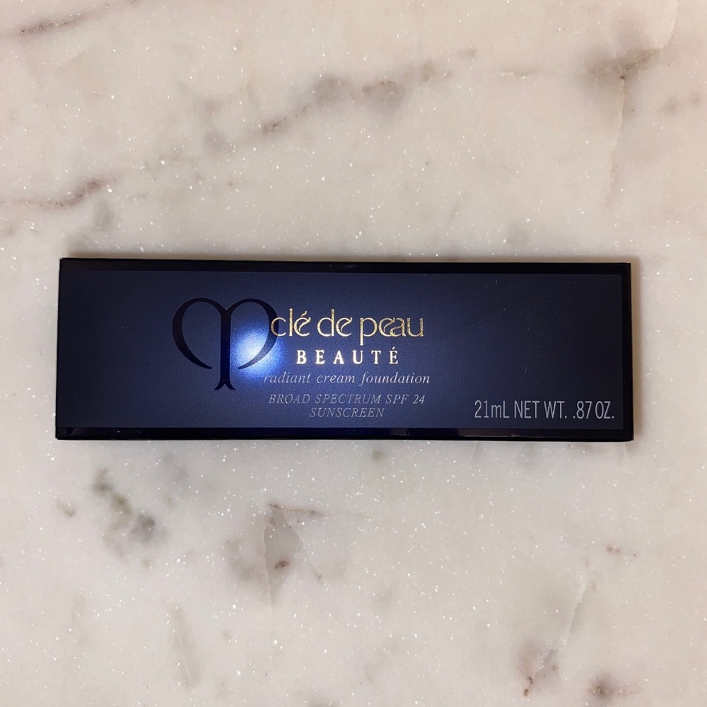 Cle de Peau Radiant Cream Foundation Shade BF20 - Picture 2 of 4